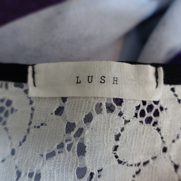 💰LUSH Black & White Lace Short Sleeve Tee Shirt - Picture 5 of 5